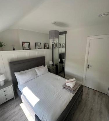 Westland Suites - Stylish, Modern, Elegant, Central Apartments