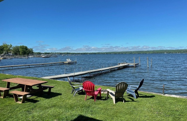 Lakefront Cottage W Dock, Fire Pit + BBQ junto a Marina y Beauties of Mayville