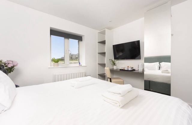 Wheal Cunning, B&B - a hotel room that sleeps 2 guests in 1 bedroom