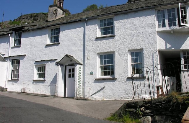 WHITE LION COTTAGE, pet friendly, with open fire in Langdale
