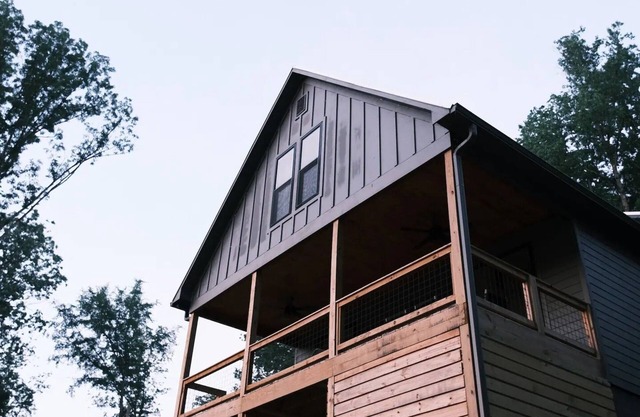 White Oak: A Modern Lakeside Cottage - New Construction - Boat Rental