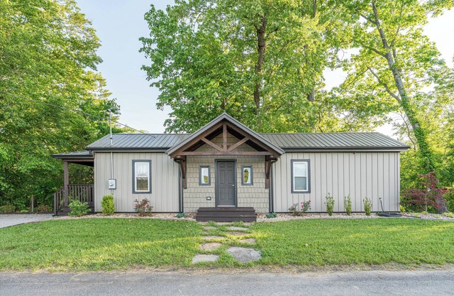 White Oak Cottage Sleeps 4