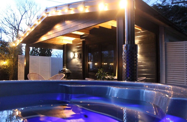 White River Retreats Log Cabin with Wood Fired Hot Tub