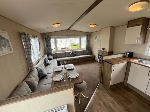 Whitstable, CW18, 2 bed park home, Alberta Holiday Park