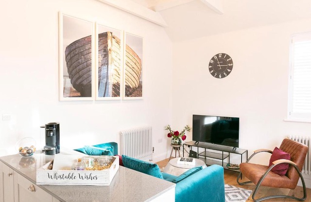 Whitstable Wishes, a Stylish Seaside Retreat, Whitstable with Parking Space