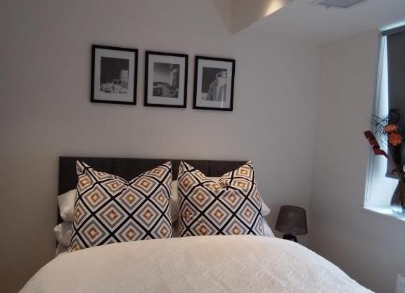 Whole apartment 5 mins to East Croydon & concierge