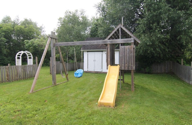 Whole-home 3 minutes from Sand Dunes. Centrally located Beach Getaway.