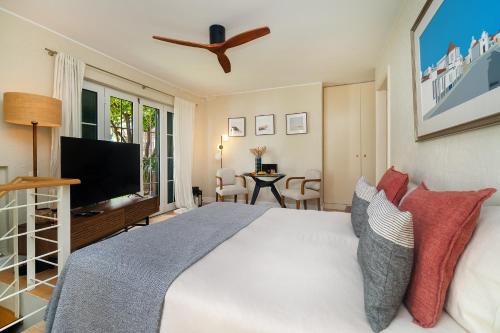 WHome Lisbon Guesthouse with Shared Garden & Pool