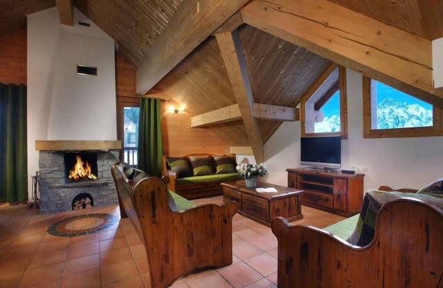 Wifi, 50m del centro estación, fitness, piscina, sauna, hammam, balcón, tv, local para esquís, 32m²