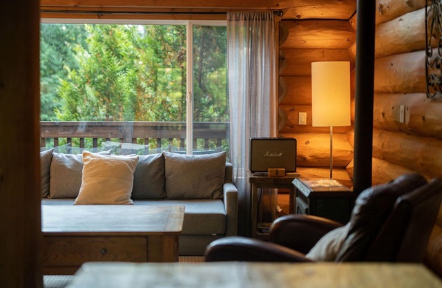 Willowbrae Chalet-Sophisticated Forest-Hot Tub