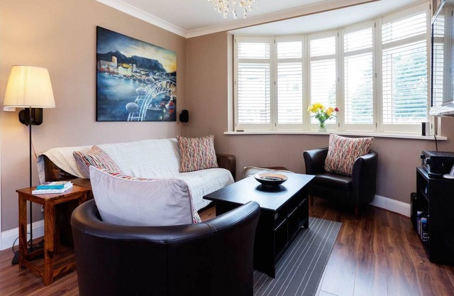 Wimbledon Park House, durmiendo 6. Incluyendo un hermoso jardín y barbacoa (Veeve)
