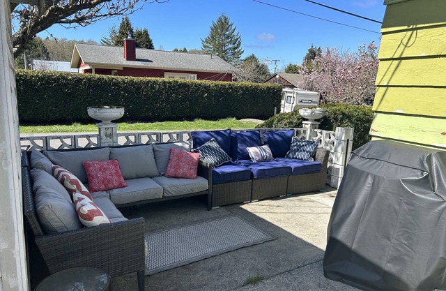 Wine Down - Perfect Family getaway! 2 minutes from the beach!