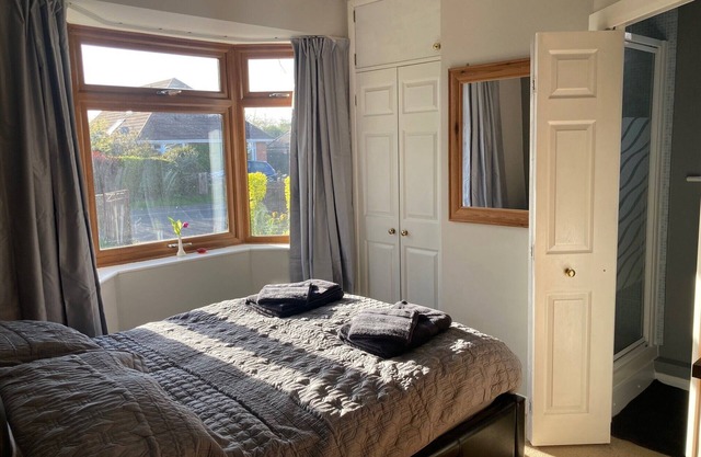 Wonderful accommodation with double bedroom en-suite shower, lounge and WiFi