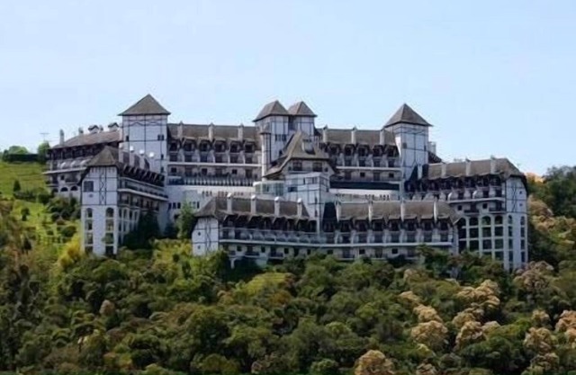 MARAVILLOSO CASTILLO EN MONTAÑA - CAPIVARI SUPERIOR - ZONA NOBLE