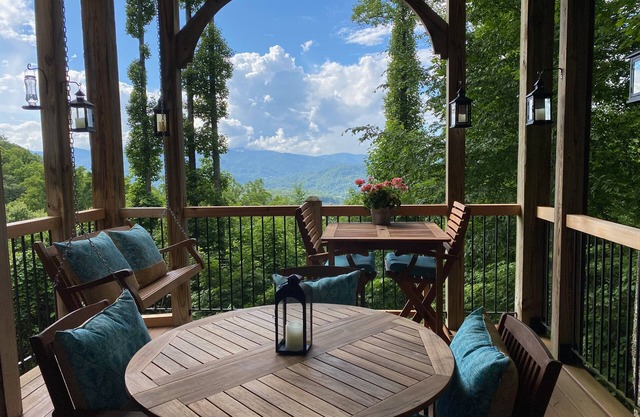 Wonderful mountain views from 2 bedroom condominium in upscale gated community.