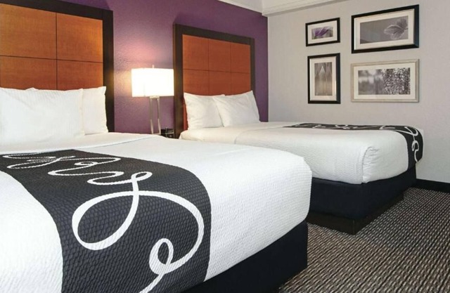 Wonderful Place To Stay! 2 Spacious Units Near iFLY Indoor Skydiving!