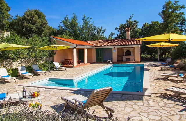 Maravillosa casa de vacaciones privada con piscina, WIFI, A/C, TV, terraza y aparcamiento