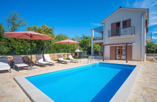 Casa de vacaciones privada con WIFI, bañera de hidromasaje, piscina privada, A/C, TV, terraza