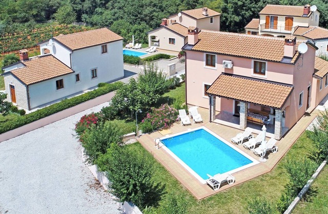 Preciosa casa de vacaciones privada con WIFI, piscina privada, A/C, TV, terraza, aparcamiento