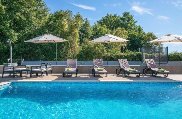 Preciosa casa de vacaciones privada con A/C, WIFI, piscina privada, TV, terraza y aparcamiento