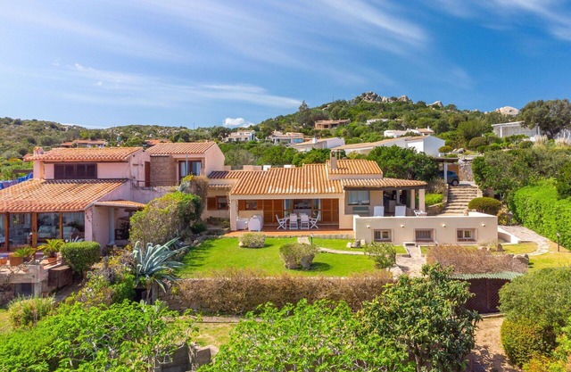 Preciosa casa de vacaciones privada con TV, terraza, mascotas permitida y aparcamiento