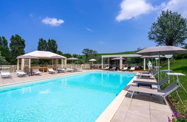 Casa de vacaciones privada con piscina privada, sauna, A/C, bañera de hidromasaje, WIFI, TV, patio