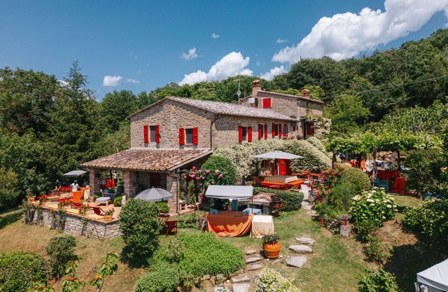 Maravillosa villa con piscina rodeada de vegetación, refugio para cuerpo y alma.