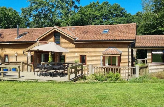 Woodpecker Lodge, una cabaña de madera aislada con bañera de hidromasaje en el hermoso norte de Devon