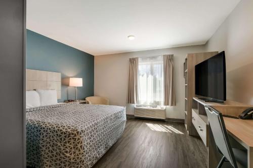WoodSpring Suites Knoxville - Cedar Bluff