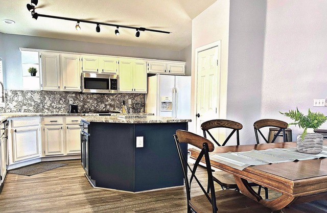 Family & Pet Friendly 3 BR 1 Story home in Las Vegas
