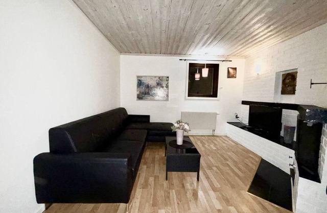 Workers - 18 Beds - 9BR -3 Bath - Garage - All-inclusive