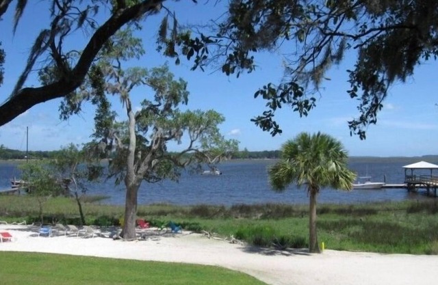 ¡GUAU - $ 210 / nt! Salt Crest Waterfront Cottage w / Dock - Capacidad