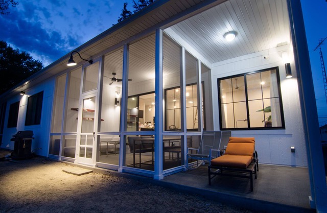 WOW-moderna NUEVA casa en el lago Shafer, a pie de Indiana Beach- PROMOCIONES DE VERANO!