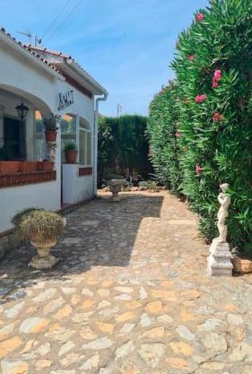 Xalet Azul, your secret garden in L'Escala