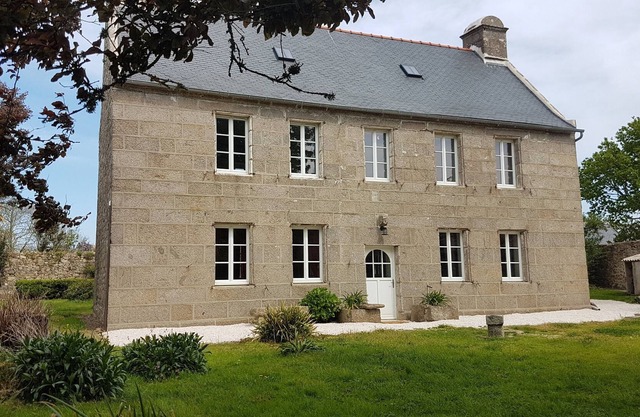 XVIIth CENTURY MANOR WITH A UNIQUE CHARACTER