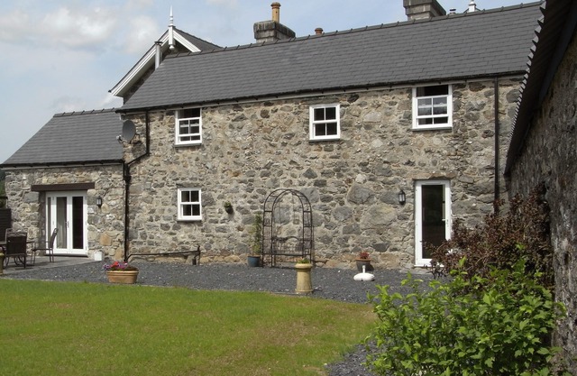 Y Bwythyn en Henfaes, RHYDYMAIN