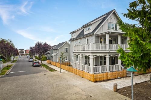 Y Knott by Seabrook Hospitality