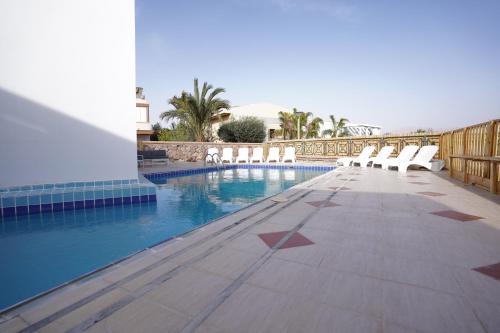 YalaRent Afarsemon Apartments with pool - For Families & Couples