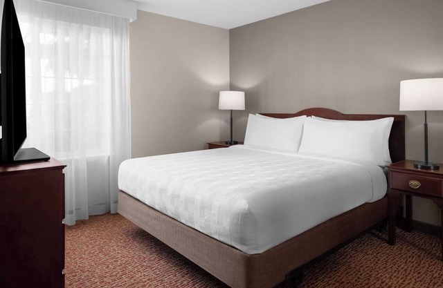 You Found it! Spacious 1BR Suite w/ Separate Living Area, Free Breakfast!