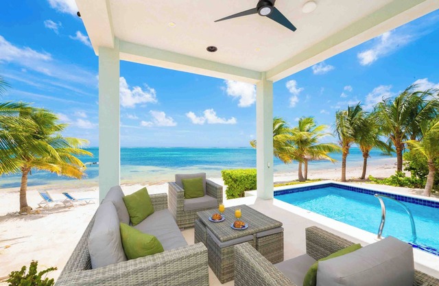 You'So Breezy: New Beach House w/ Pool, & Backyard Snorkeling! Next to Ocean Frontiers