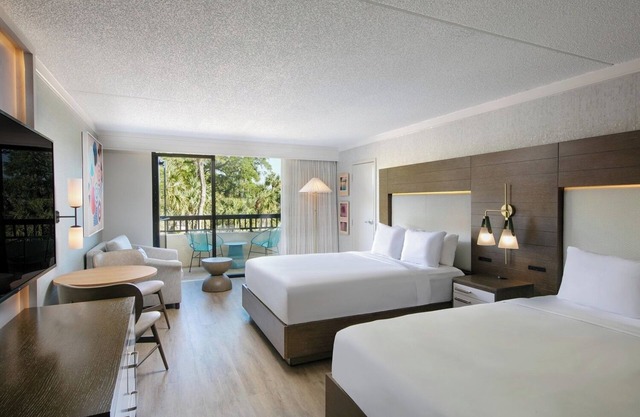 Your Gateway to Hilton Head's Charms! Pet-friendly Unit with Balcony! Pools!