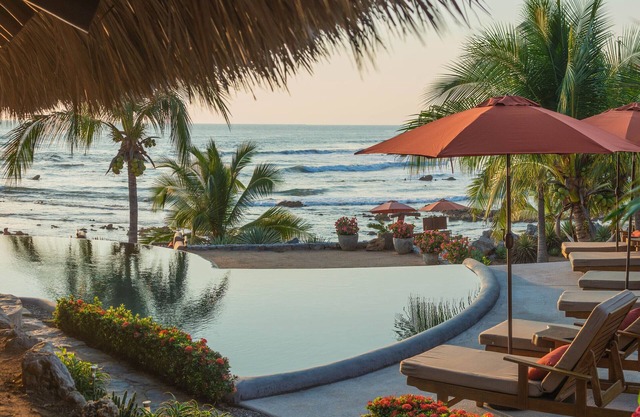 Retiro de lujo frente al mar privado en Troncones, 12 + invitados