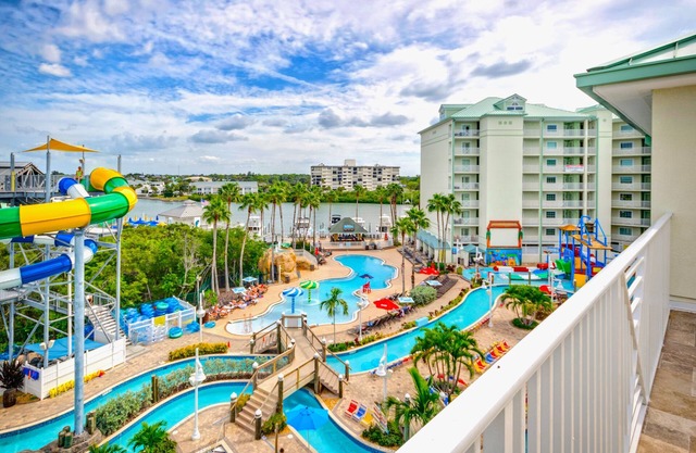 Your Perfect Vacation! Beautiful 2BR, 2BTH Condo & 4 FREE Waterpark passes daily