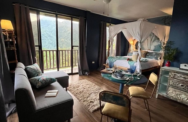 Your Private Love Nest with Stunning Mountain Views, Infinity Pool, Sauna