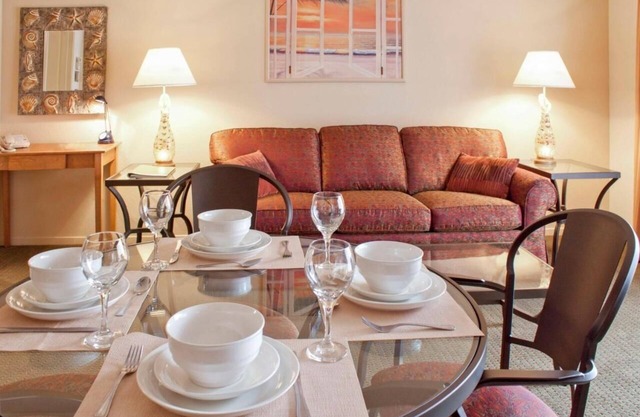 Your Relaxing Getaway Awaits! 2 Comfortable Units, Free Parking, Onsite Pool