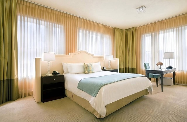 Your Relaxing Getaway Awaits! Vintage Style Hotel Minutes to Portland Art Museum