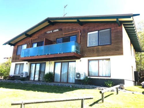 Yowie 3 - Yowie Lodge
