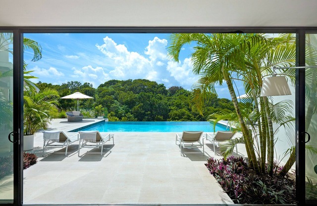 ZenBreak Atelier House is a contemporary 4 bedroom ridge-front holiday villa with sea views