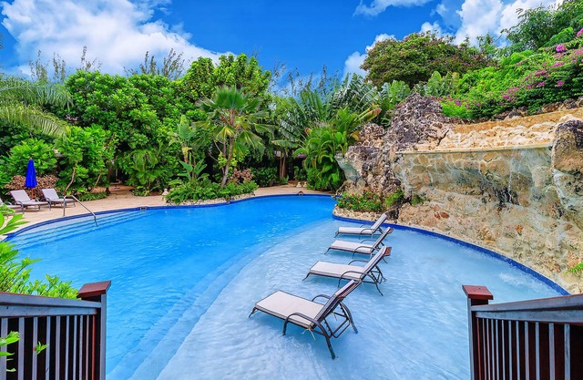 ZenBreak Claridges #10 is a 3 bedroom luxury holiday villa moments away from Gibbs Beach
