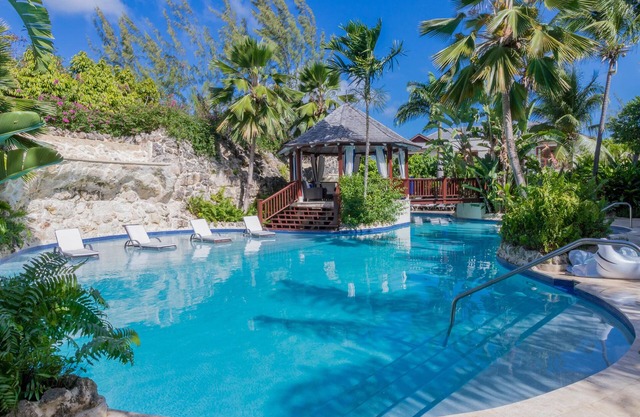 ZenBreak Claridges #6 is a 3 bedroom luxury holiday villa moments away from Gibbs Beach